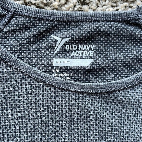 Gray Old Navy Long Sleeve Workout Shirt, Men's Large, Breathable Activewear - Picture 4 of 4